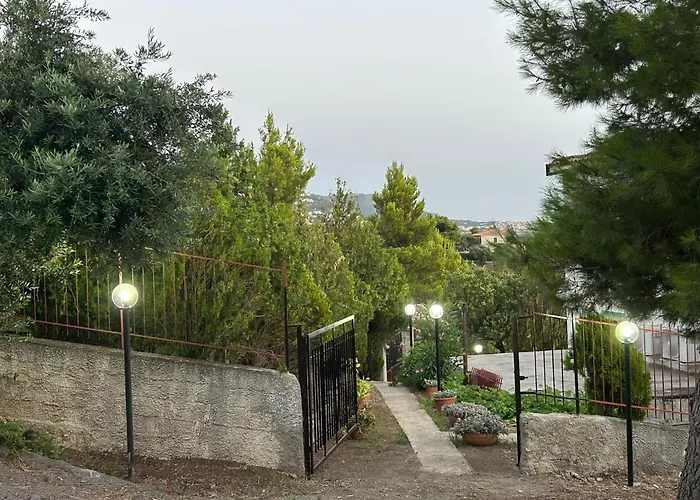 Alojamento de Acomodação e Pequeno-almoço Loren Praia a Mare